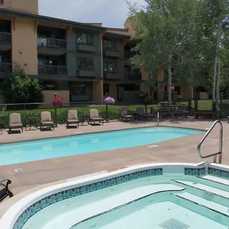 Outdoor Pool And Hot Tub, Air Conditioned, 135 Steps From Ski Access